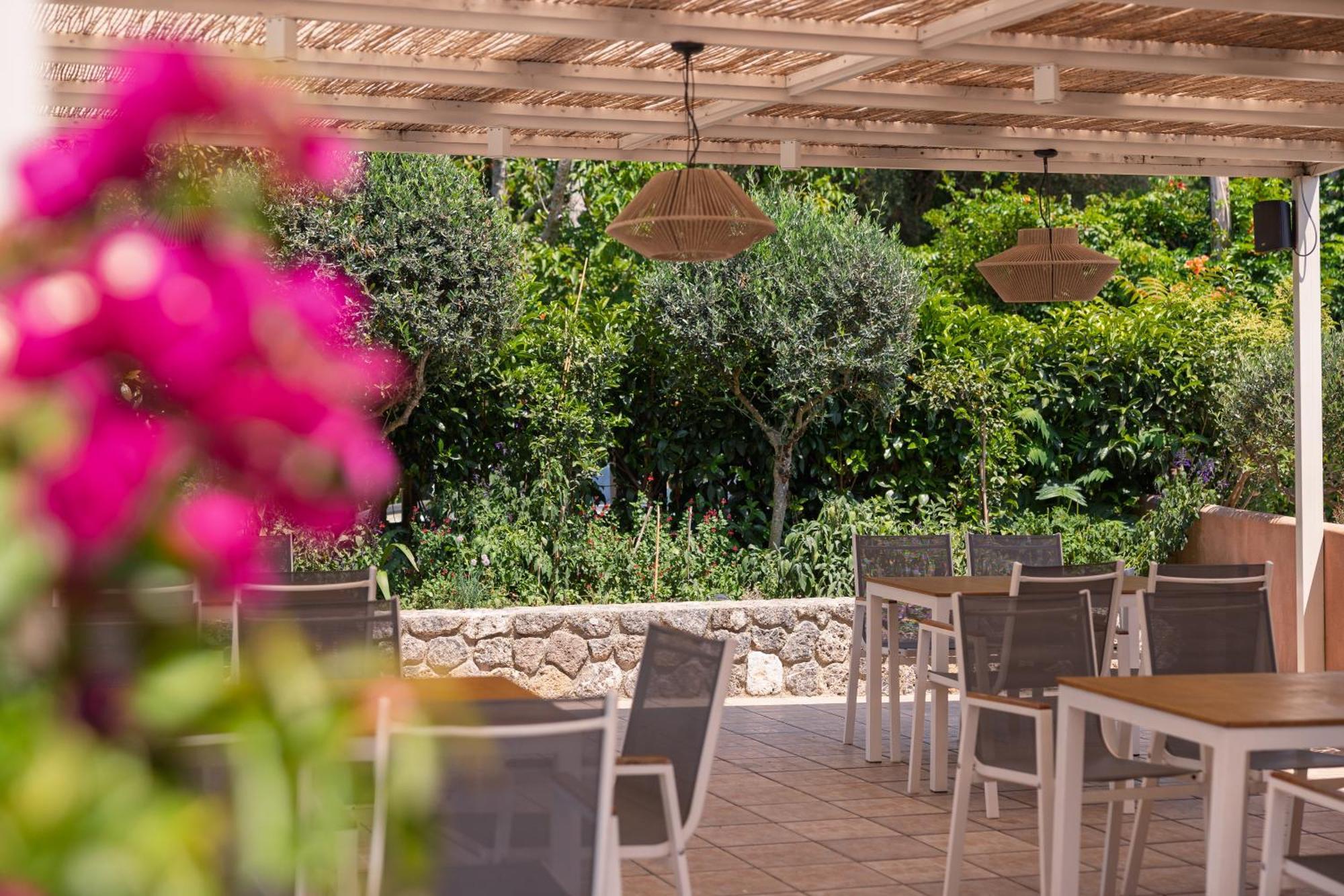 Dominoes Corfu Aparthotel Ipsos